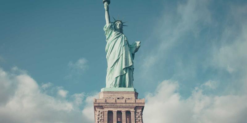 工业设备采购与销售全攻略：智能化转型下的机械设备新生态